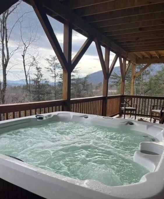 Above It All Hot Tub Views Rumbling Bald Sleeps 11 Villa Lake Lure Exterior photo